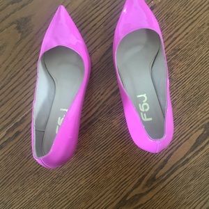 FSJ  used pointed closed pump in good condition